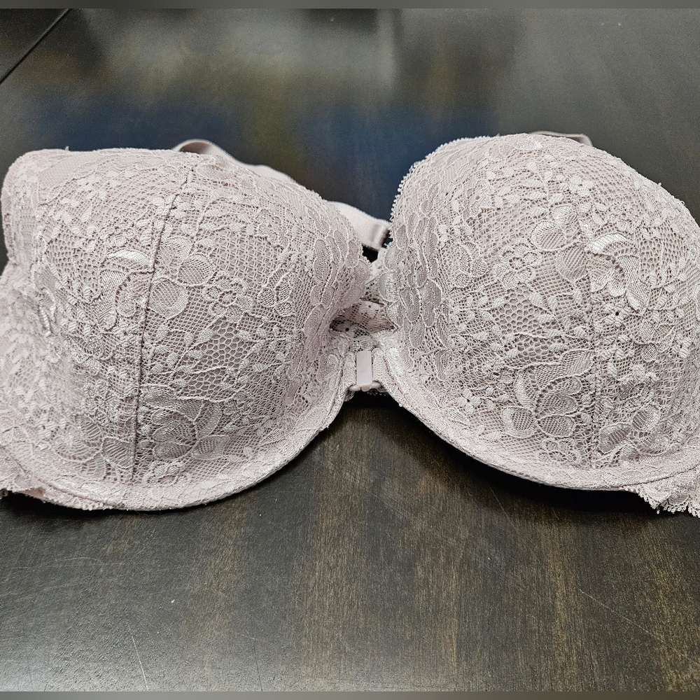 Victoria's Secret Lace Push-Up Bra in Light Pink - Picture 6 of 7